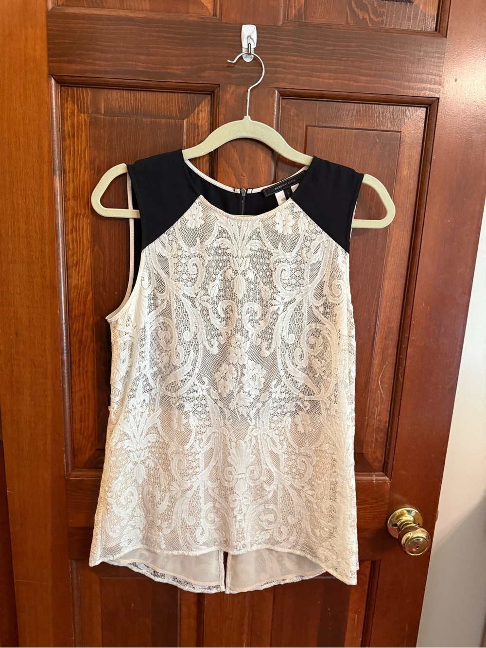 BCBGMAXAZRIA Kaley Sleeveless Lace Top — Size Medium cream